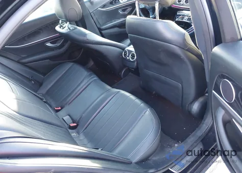 2017 Mercedes-Benz E 300 4Matic z USA, uszkodzony, nr VIN WDDZF4KB7HA091162